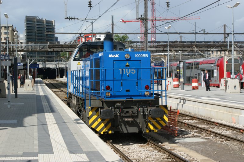 CFL MAK 1000BB No. 1105 on 11/04/2009 runs through the