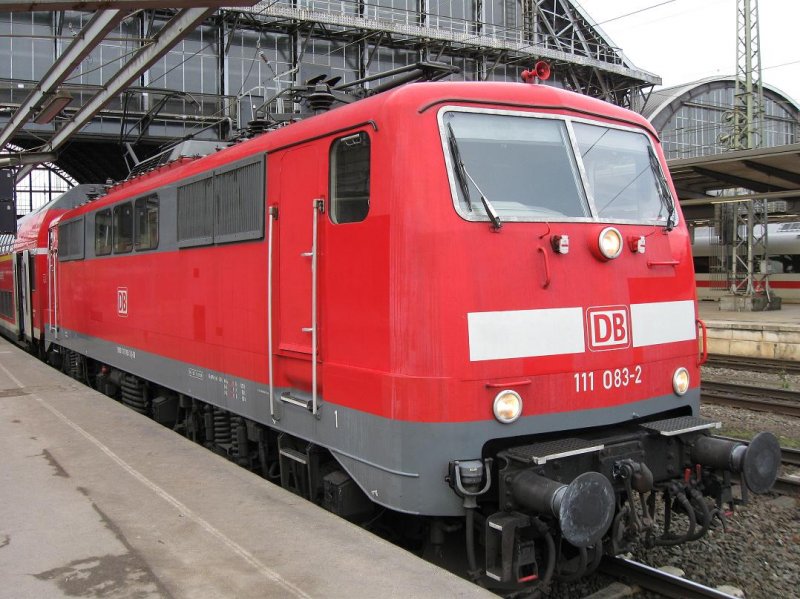 111 083-2 im Bremer Hauptbahnhof am 31.01.2009 