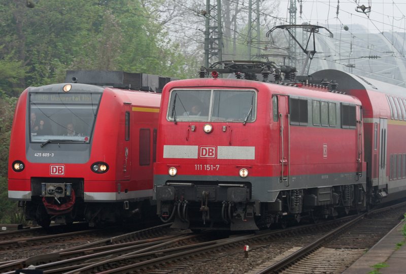 The RB48 Bonn meets Mehlem to Wuppertal with 425605-3 the