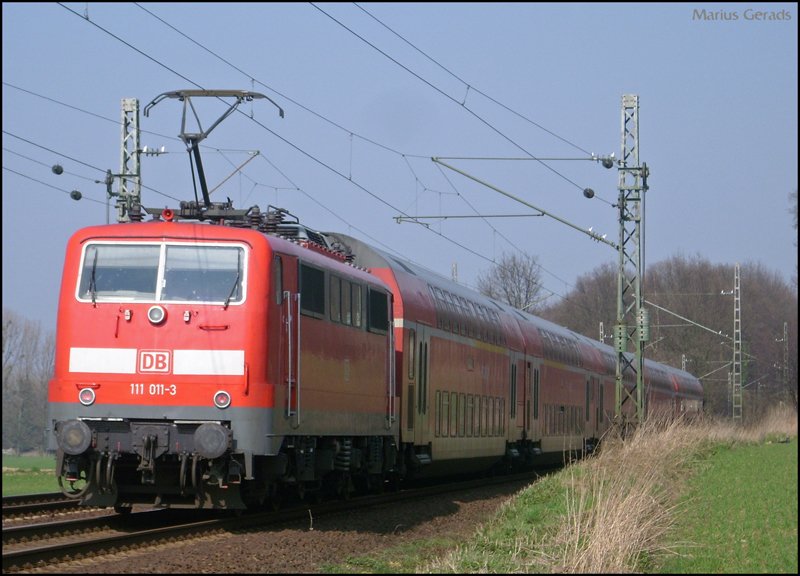 111 011 with the RE10427 to Dortmund between Herzog and