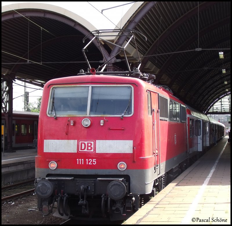 Die 111 125 in M`Gladbach auf ihre Abfahrt wartend als