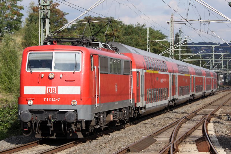 Die 111 014-7 in Wuppertal Vohwinkel am 25,09,09 