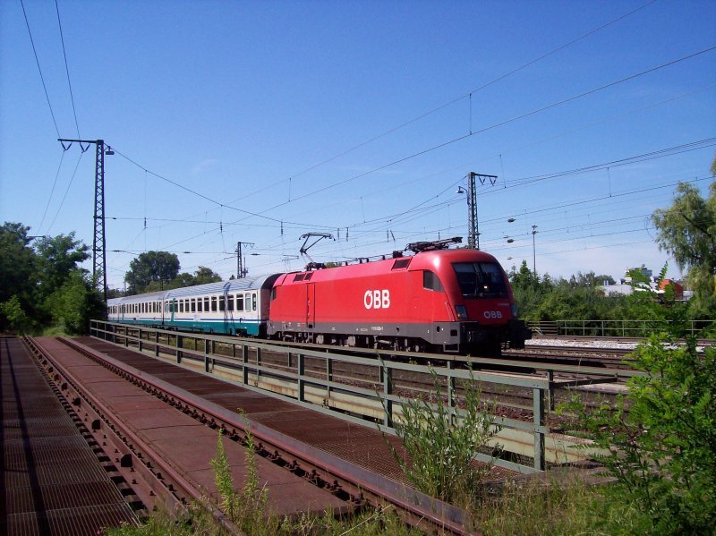 BR 1116 039-7 an der sdlichen Einfahrt des Rosenheimer Bahnhofs auf dem Weg Richtung Kufstein. Aufgenommen am 14.07.07.