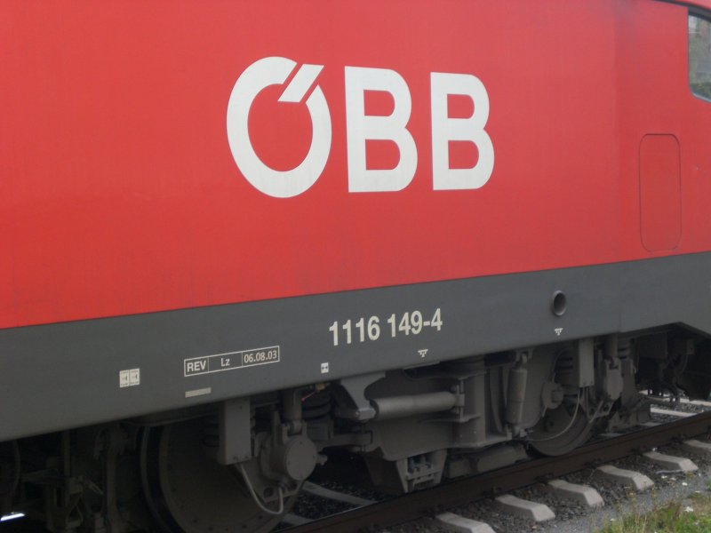 Detailansich der �BB-Wortmarke und der vorderen Achse von 1116 149-4
