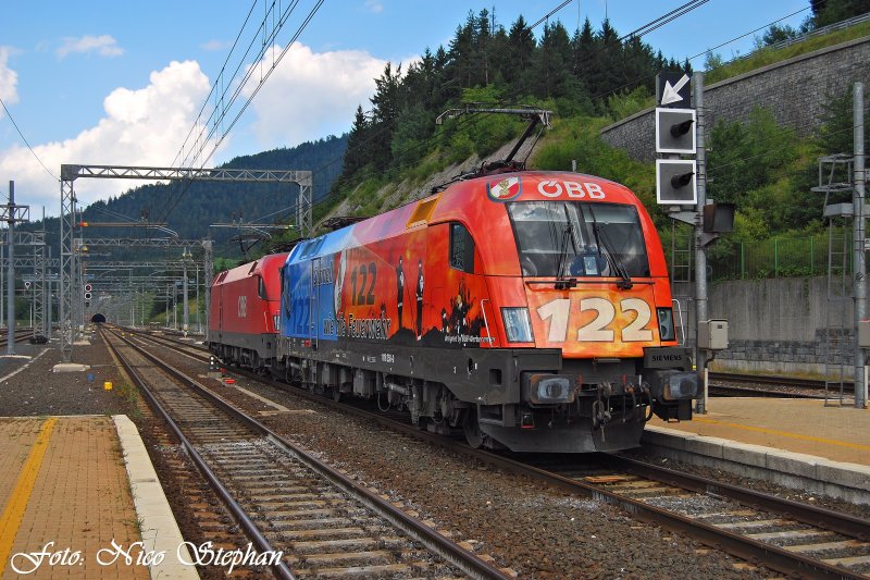 1116 171-8 und Feuerwehrlok 1116 250-0 rangieren in das n�rdliche