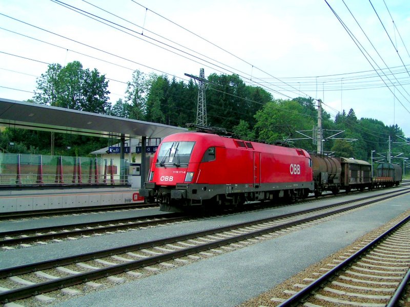 1116 171-8 durchf�hrt mit Verschubg�terzug den Bhf.Frankenmarkt 070808 