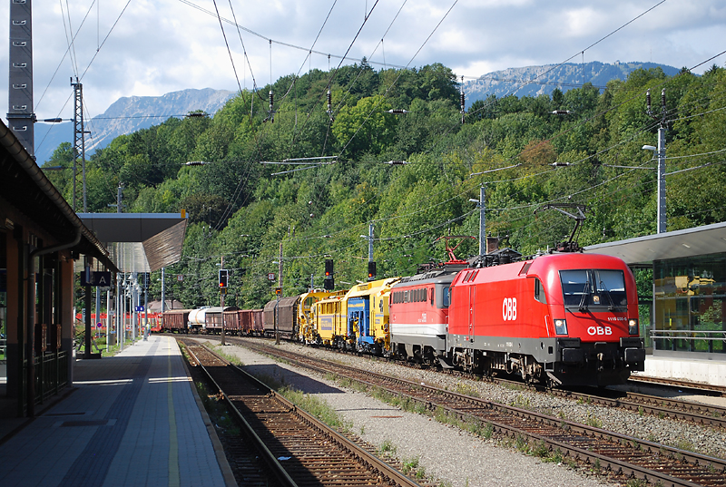 Tandem bestehend aus 1116 030 und einer 1142 bei der