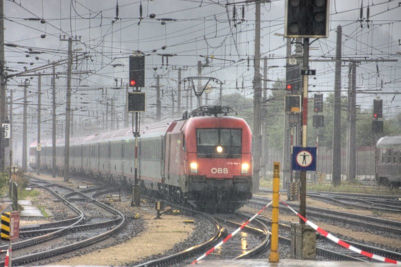 Hardcore-Wetter mit �BB-Eurocity in HDR. Aufgenommen einen Tag vor der