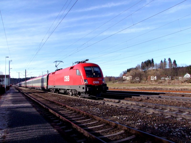 1116 014-0 ist mit OIC541 STYRIARTE GRAZ bei Redl-Zipf unterwegs; 090124