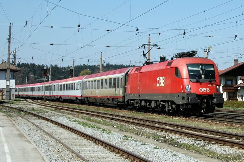Taurus 1116.157 bei der Durchfahrt durch den Bf. Redl-Zipf (O�)Richtung