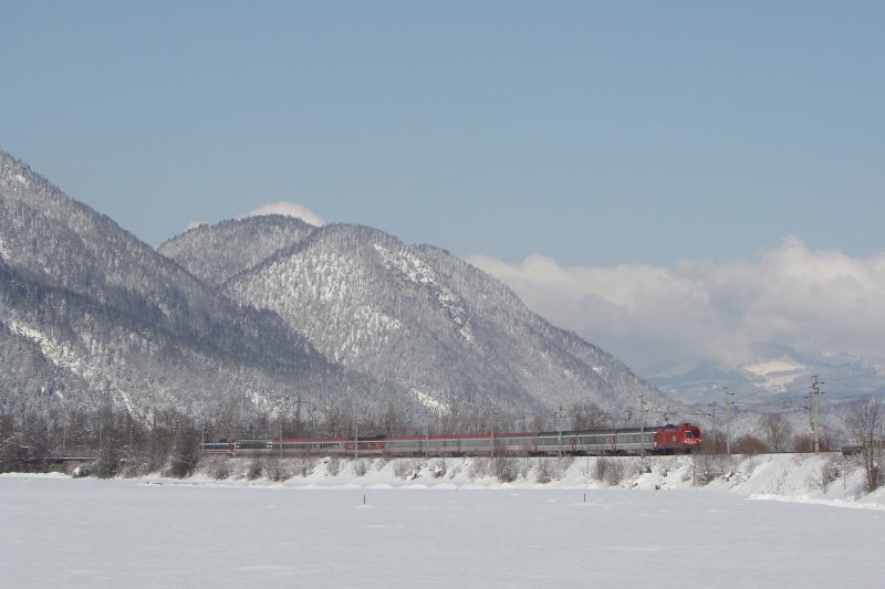 �BB EC162 Transalpin bei Langkampfen.In Zug war ein Messwagen eingereicht.19.02.2009 