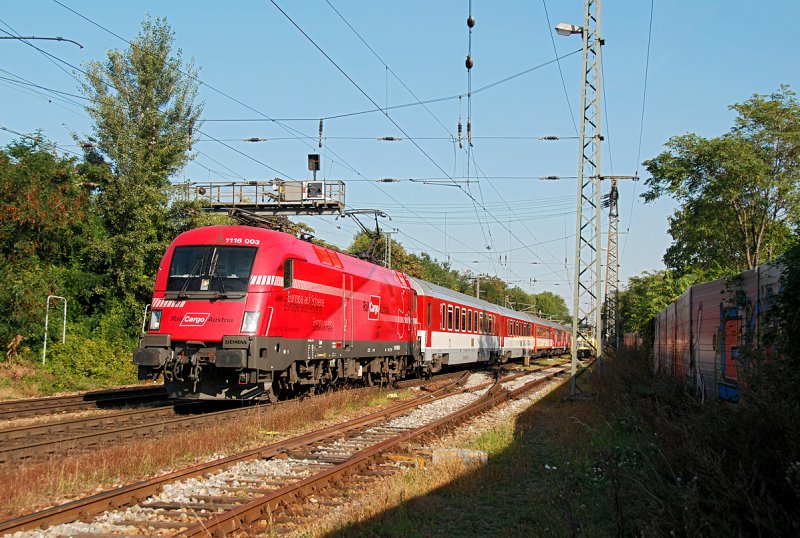 1116 003 RCA Austria vor dem Intercity 403 Saris (Wien