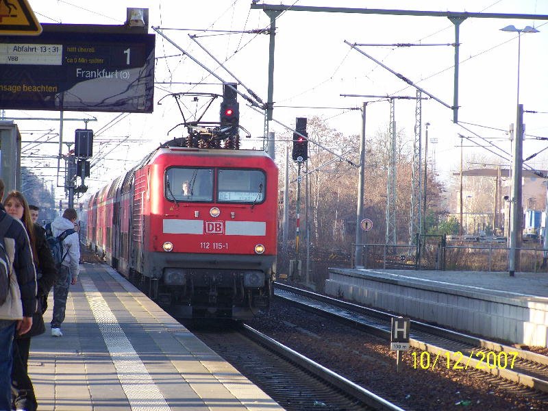 Zug RE1 einfahrt im Bahnhof F�rstenwalde/Spree
aus Berlin ein
Aufgenommen 10 Dezember