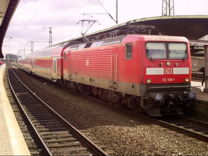 112 158-1 mit RE7 Rheine - Krefeld in K�ln-Messe/Deutz. 29.03.08