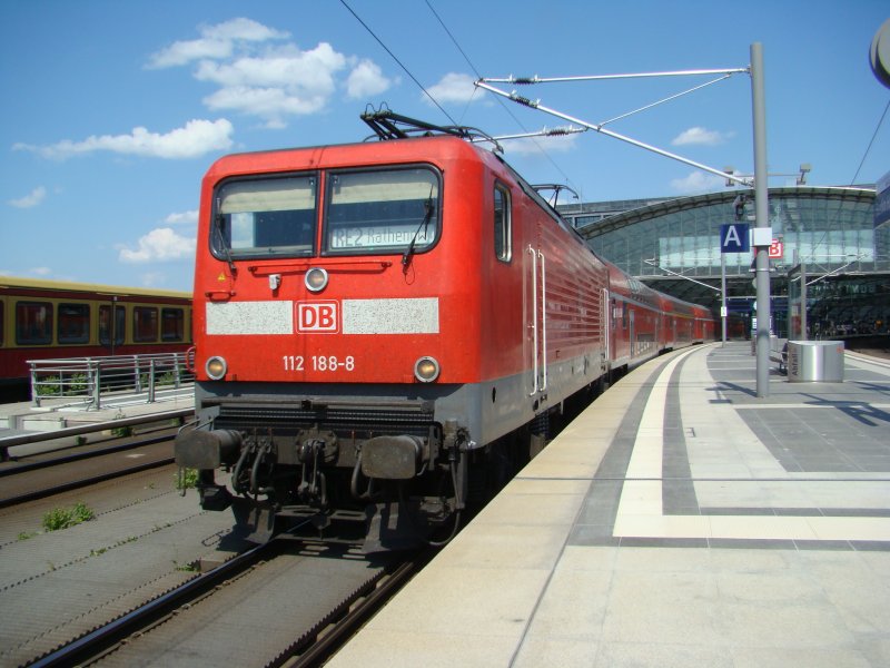 RegionalExpress 38172 mit BR 112 188-8 auf der Fahrt nach