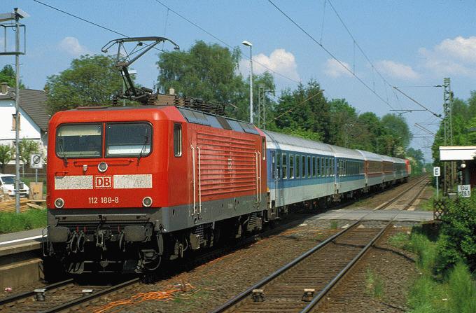 112 188-8 am 06.05.2000 in Okarpen mit IR 2415 D�sseldorf