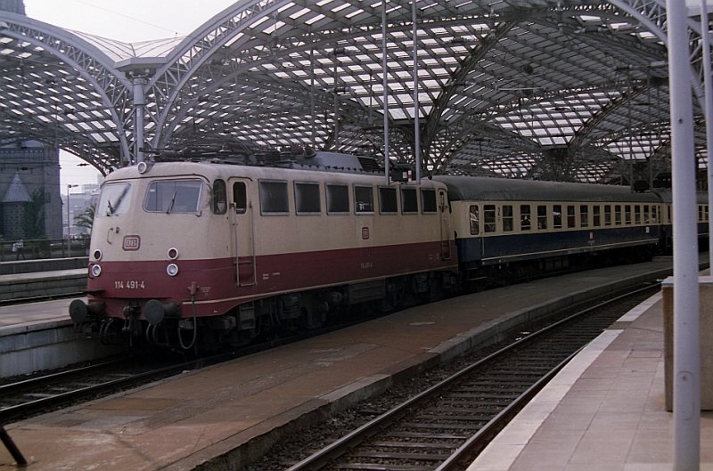 114491-4 (ex-112) in Cologne Central Station on 19-08-1992. (automatically translated,