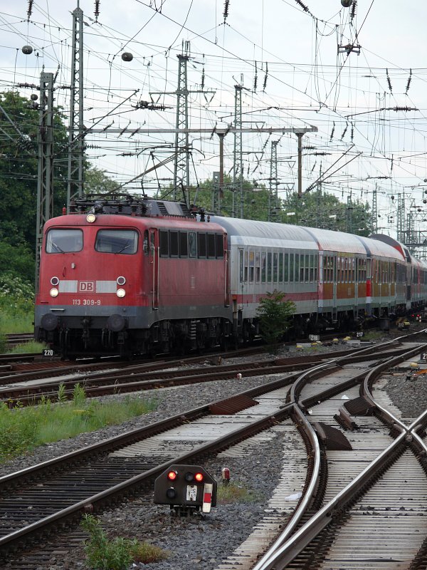 113 309-9 mit einem Pbz im Dortmunder Hauptbahnhof. 17.05.2009. 