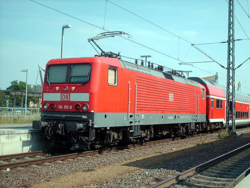 114011-0 drew the RE 33 103 to Wittenberg on Bln.