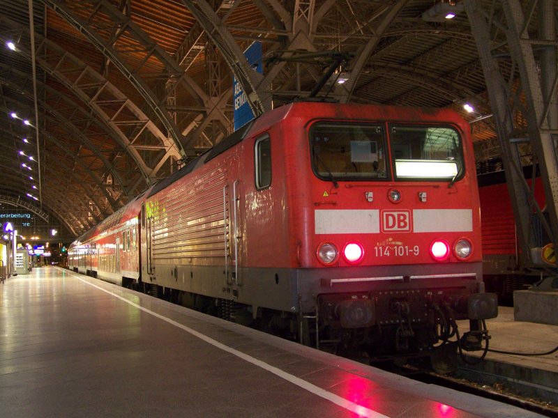 114 101-9 ex. 143 171-7 von Magdeburg fuhr in den