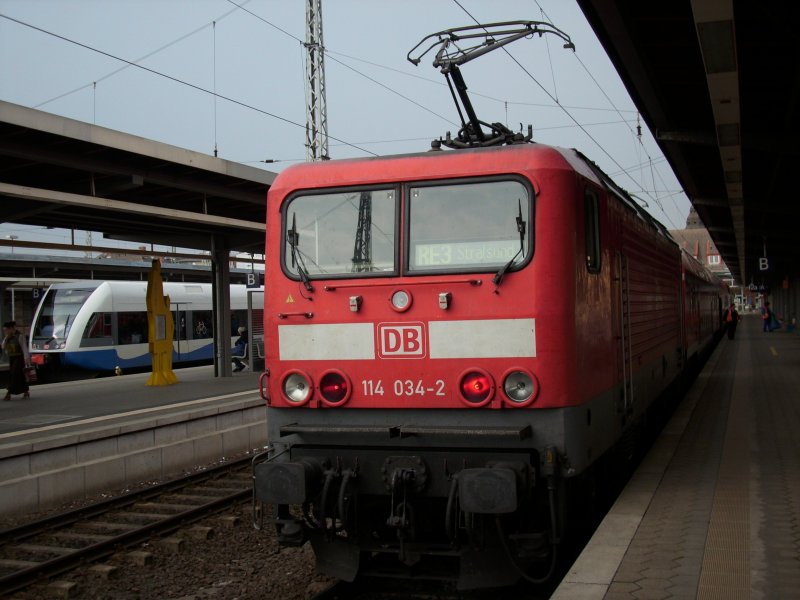 Nach der Ankunft der RE Elsterwerda-Stralsund am 07.April 2009 in