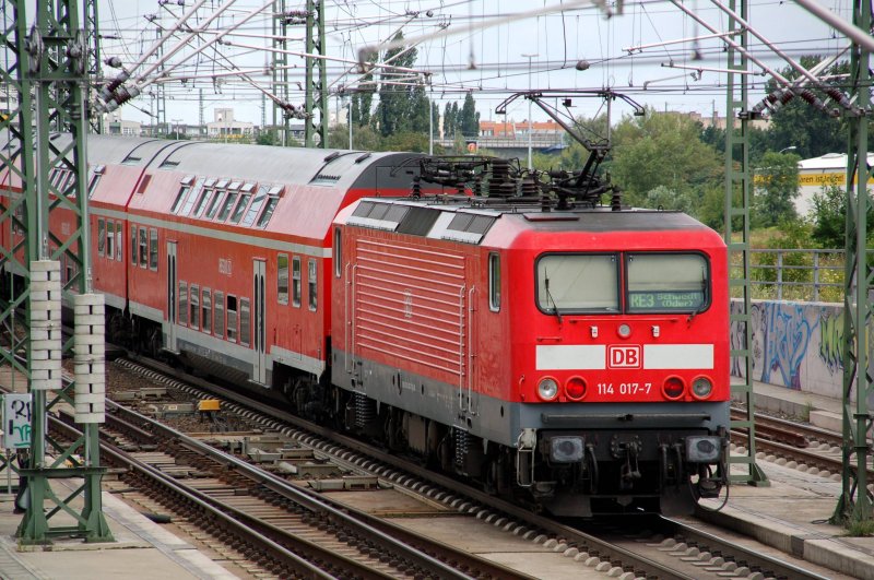 ... hinten schiebt 114 017. Fotografiert zum Bahnbilder-Treffen am 11.07.09.