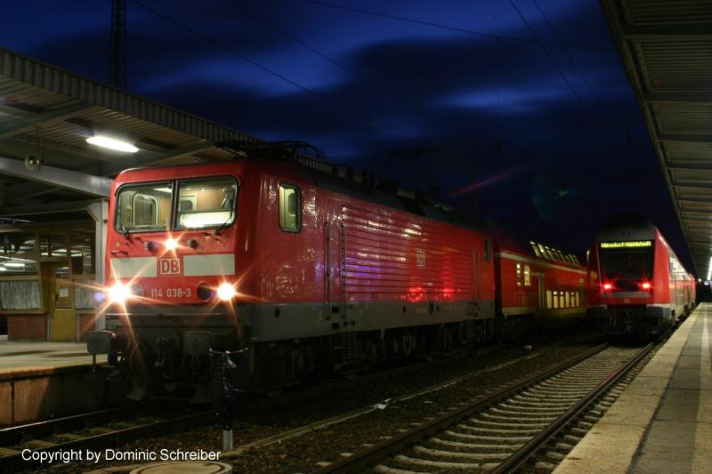 114 038-3 in Berlin Sch�nefeld am 25.12.2005!
ich muss sager der