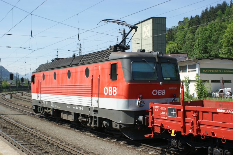 �BB 1144 256 durchf�hrt mit einem Leerzug am 11.05.2009 den