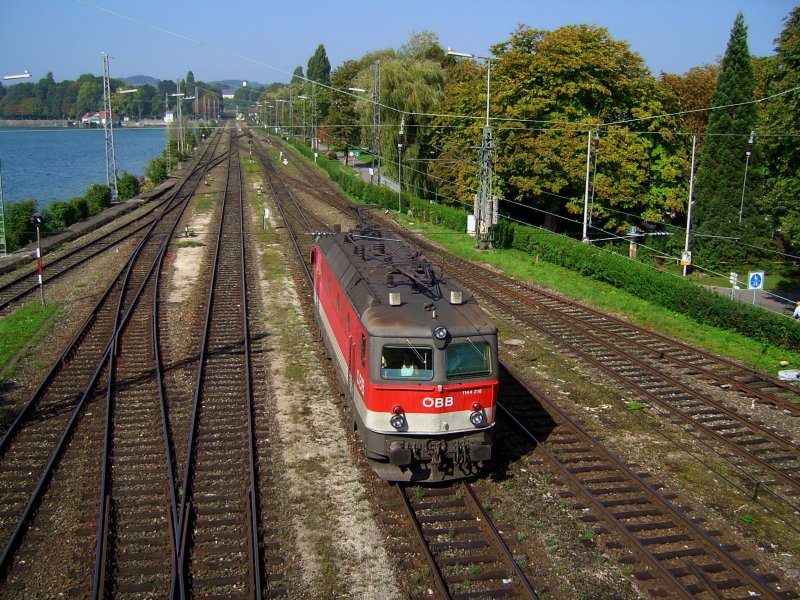 Die 1144 216 am 30.08.2008 bei einer Rangierfahrt in Lindau