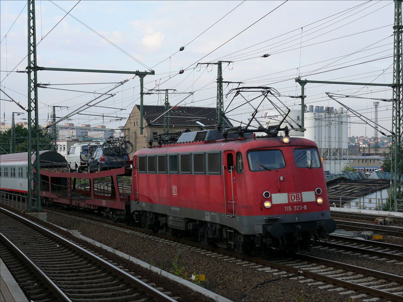 Notschlachtung: B�gelfalte 115 323 von DB Autozug mit dem EN