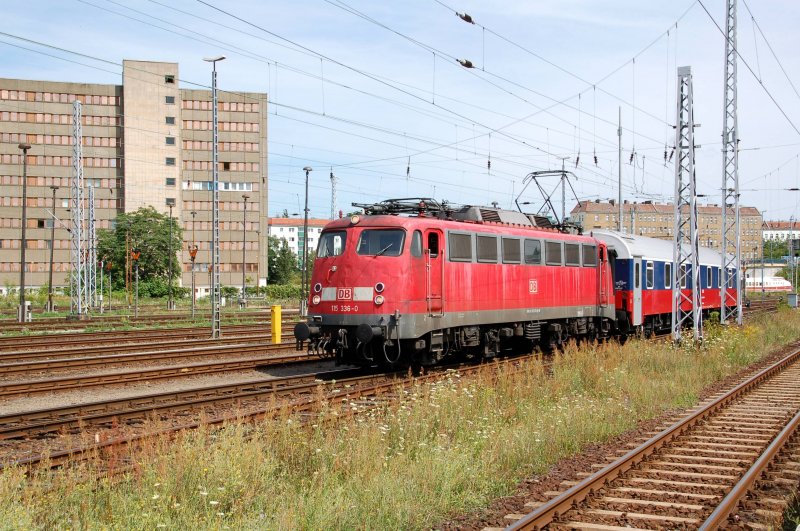 115 336 bringt am 29.07.09 einen russischen Wagen ins Bw