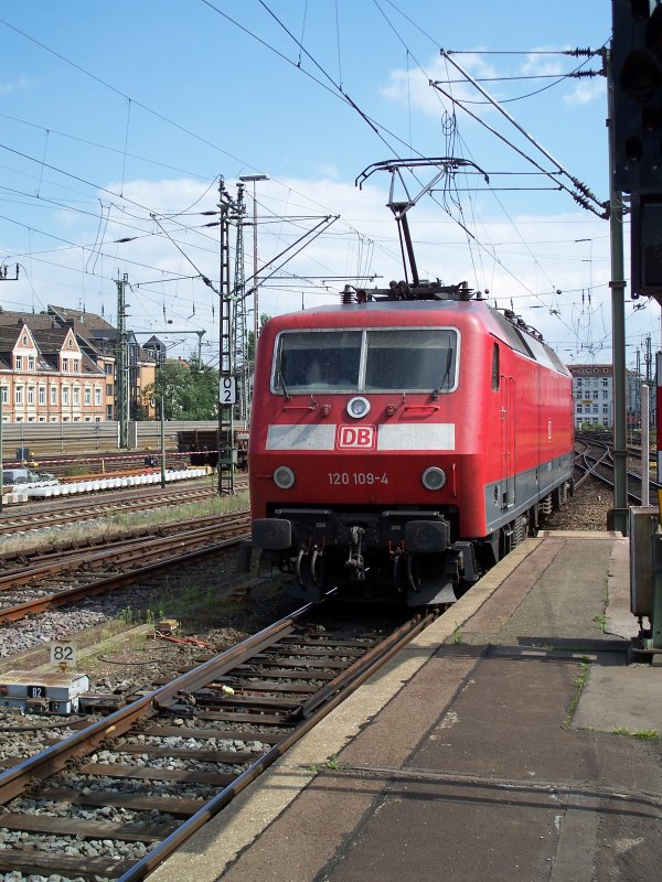 Br 120 109 ranks in Hannover Hbf (27.7.2007) (automatically translated,