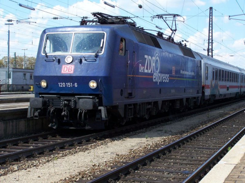 120 151 ZDF verl�sst mit IC 329 nach Mittenwald Augsburg