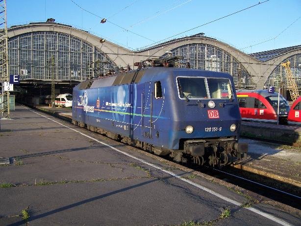 120151-6 Previously, when leaving the station Leipzig Hbf she brought