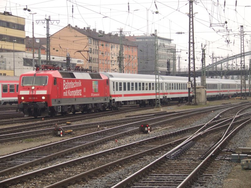 120 502 Bahntechnik mit IC 1986 am 5.4.2008 in W�rzburg