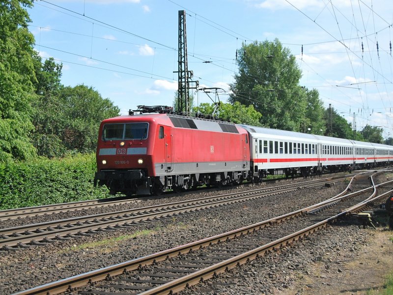 120 106 mit IC am 17.6.2009 in Eystrup 