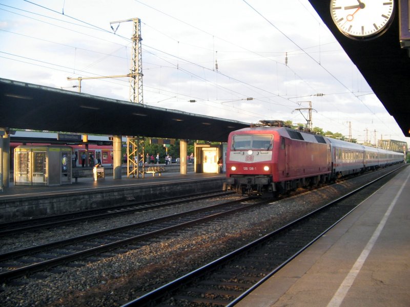 Only a few minutes, then run by the 120139-1 Intercity