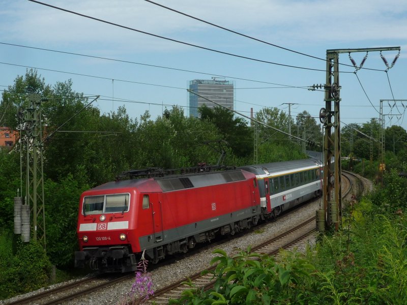 120 109-4 zieht IC 486 Z�rich HB - Stuttgart Hbf