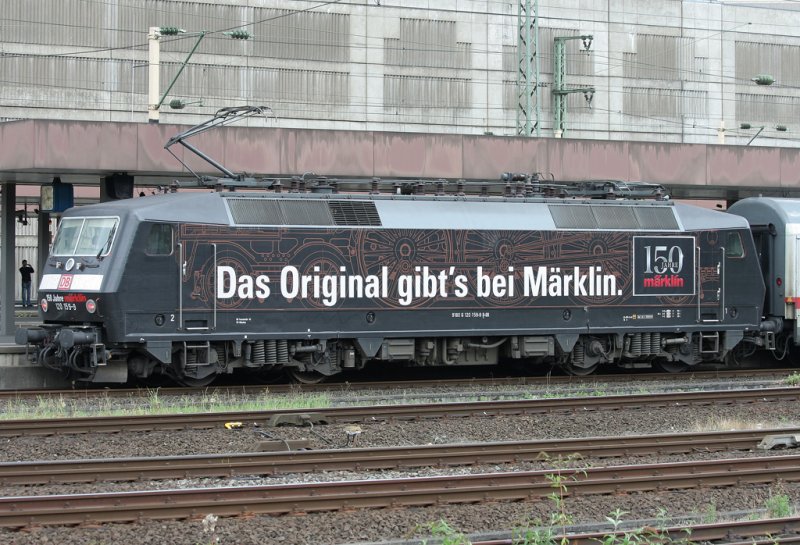 Die M�rklin 120 159-9 schob einen ICE-Ersatzzug in den D�sseldorfer