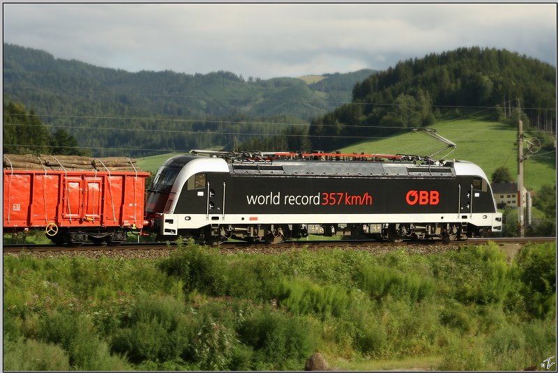 1216 025 World Record f�hrt mit 54565 von Bruck an