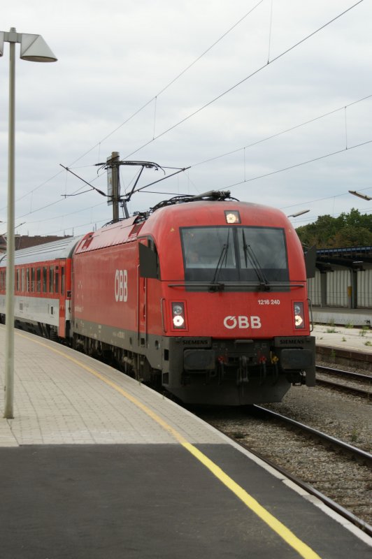 The 1216 240 at the exit from the Vienna South