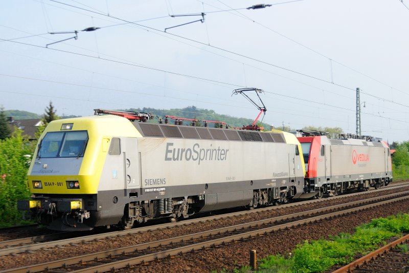 Doppellokportrait der Spitzenklasse: ES 64 P-001 vor Veolia E 484
