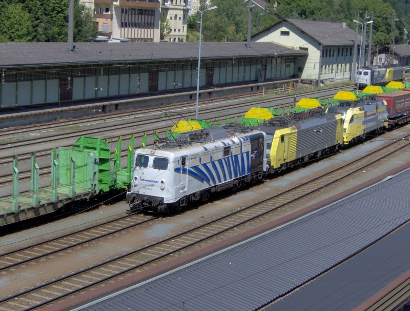 Eine BR 139 ist gerade mit einer Br 189 und