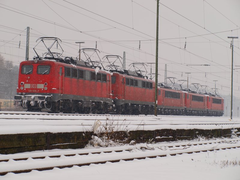 Bei Frost und Schnee auf dem Westbahnhof Aachen abgestellte 139er,140er