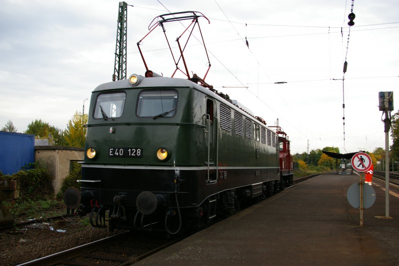 E40 128 mit E69 03 in Eltville. 10/2008 