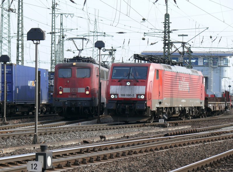 High operating in Cologne Gremberg. 189086-2 140830-1 has free travel