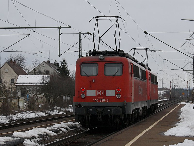 The 140 810 and another at 23.02.2009 in the passage