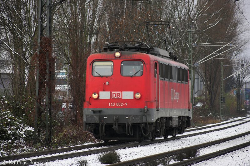 140 002-7 bei Hmb.Unterelbe am 03.12.08.
 