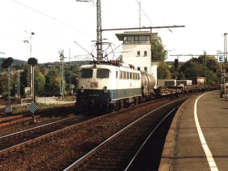 140 650-3 mit eine G�terzug auf Bahnhof Altenbeken 13-10-2001. Bild