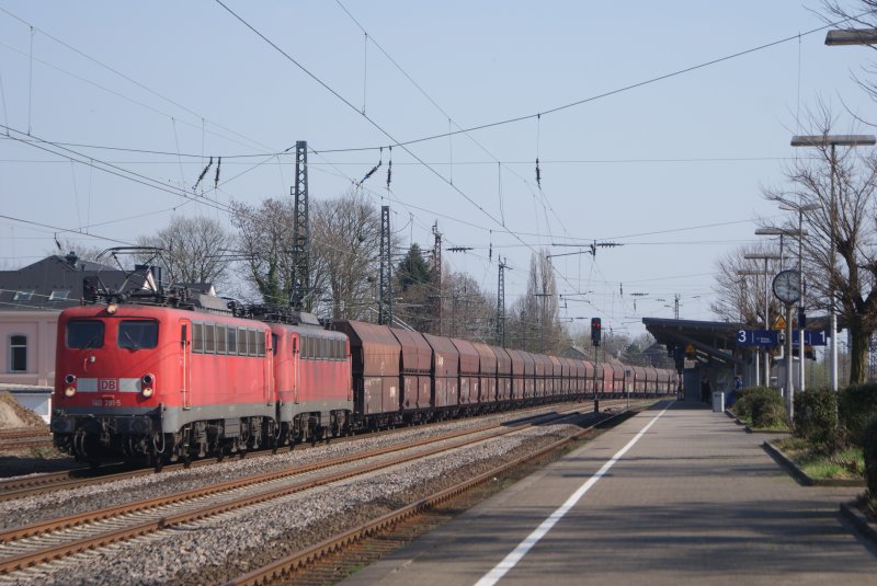 140 791-5 + 140 824-4 mit Kohlezug in Hilden am
